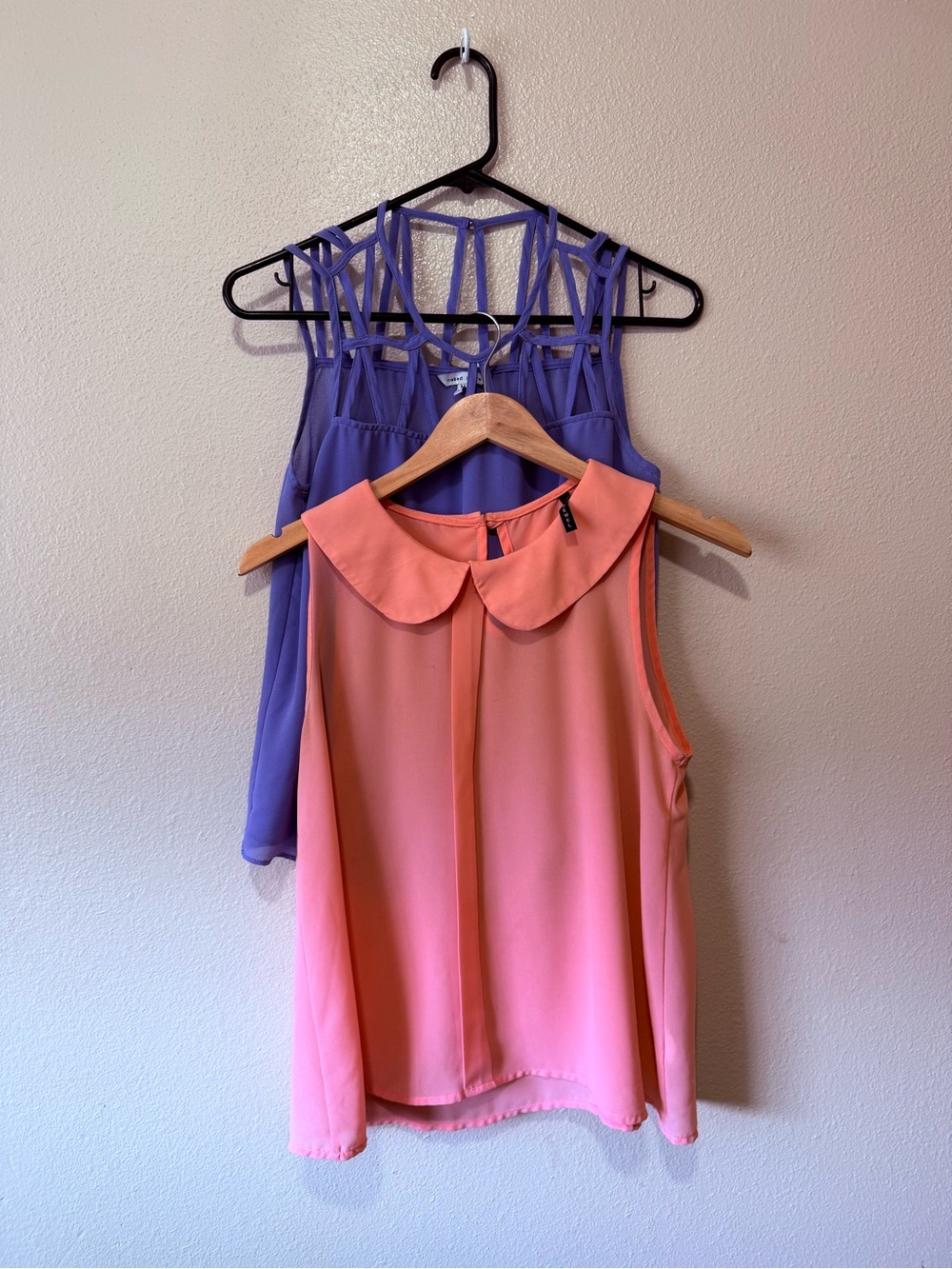 Women’s Sleeveless Chiffon Tops